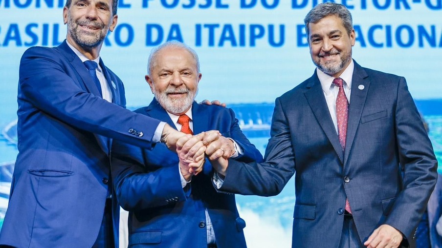 Lula e Silveira falam em 'transformar' água vertida de Itaipu em hidrogênio verde