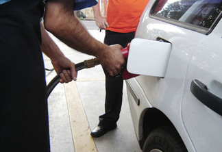 Governo prepara reajuste da gasolina Marcos Santos / USP Imagens