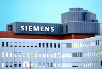 referencenumber: sosep200411-05 Siemens AG 21.01.2004 | Siemens  das bedeutet Innovation, Kundenorientierung und globale Wettbewerbsfähigkeit. Und es bedeutet ein breit gefächertes Geschäftsportfolio, das das Unternehmen gerade in schwierigen Zeiten robust macht und aus dem es durch konsequente Nutzung von Synergien eine einzigartige Angebotsstärke gewinnt. Siemens AG January 21, 2004 | Siemens stands for innovation, customer […]