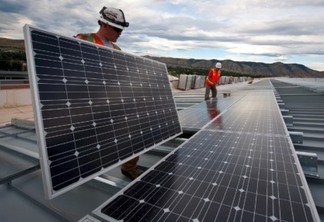 Empregos no setor de renováveis crescem 15% em três anos, diz AIE