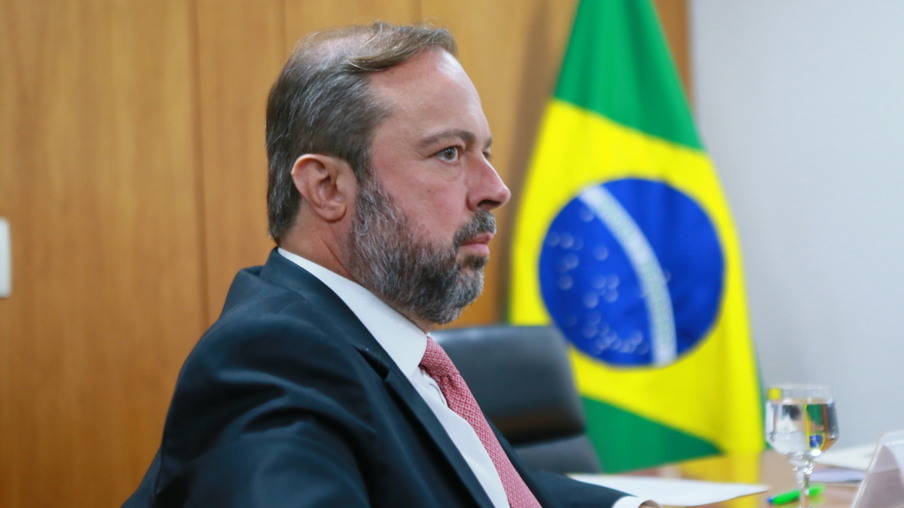 Programa 'Combustível do Futuro' está em fase final e deve ser lançado em breve, diz ministro Silveira