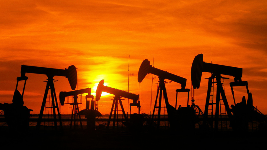 Produção de petróleo e gás cai pelo terceiro mês seguido