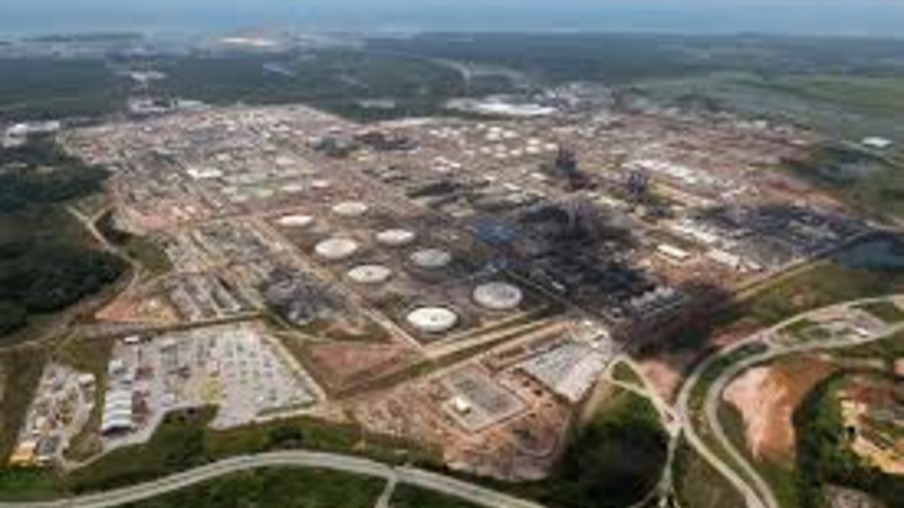 Petrobras inicia fase não vinculante de venda de três refinarias