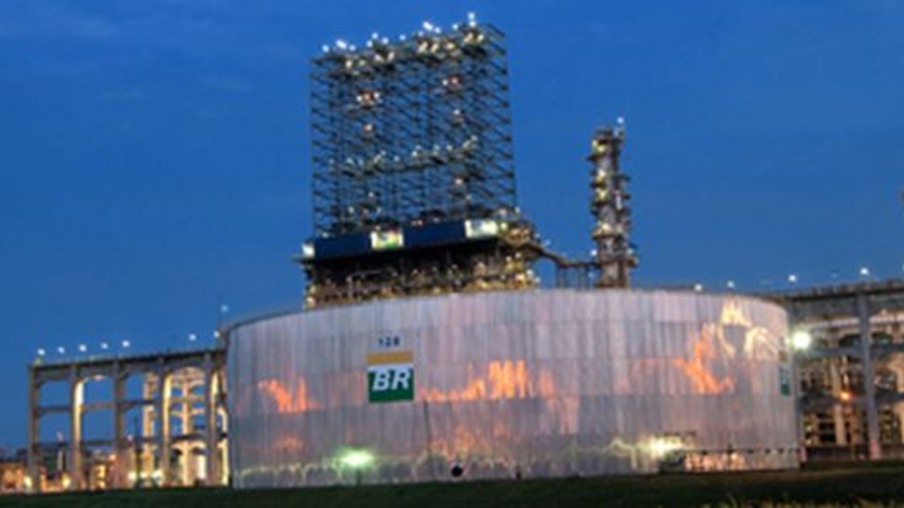 Importadores de combustíveis acionam ANP e Cade contra política de preços da Petrobras