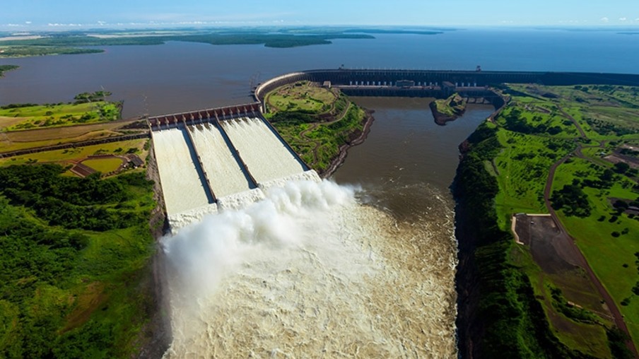 Geração de energia elétrica de Itaipu recua 13% em 2021