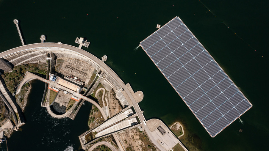 Emae inaugura usina solar flutuante na represa Billings