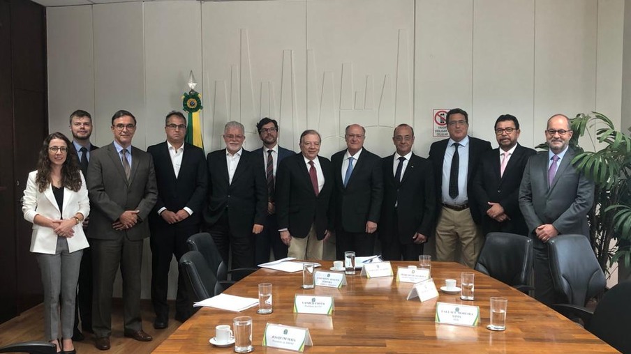 Coalizão pela competitividade do gás natural debate uso de reinjeção com Alckmin