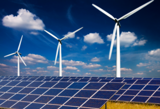 Turbinas eólicas e placas fotovoltaicas