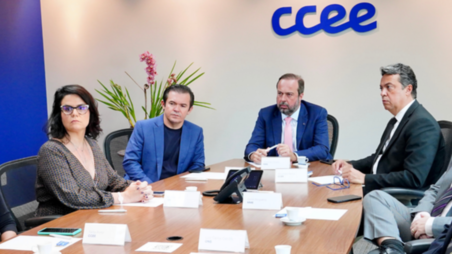 Em SP, ministro Alexandre Silveira confirma posse de presidente e conselheiro da CCEE