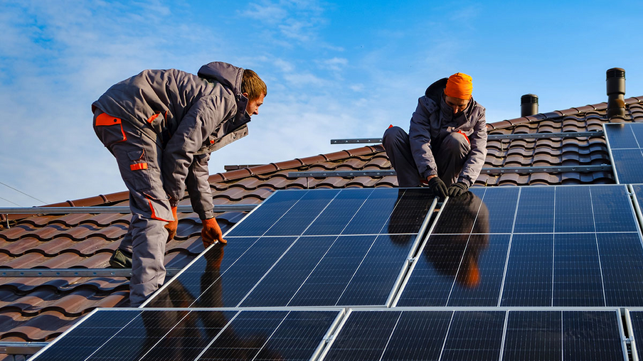 Telhados solares chegam a 2 milhões de residências; SP e RS lideram ranking