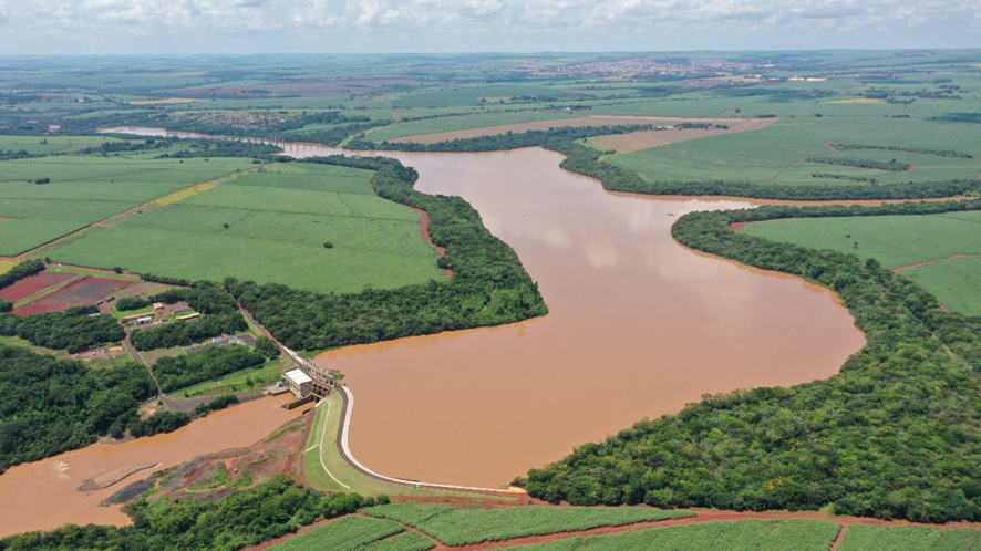 Reservatório e APP da PCH Anhanguera, no Rio Sapucaí/SP. Fonte: Central Elétrica Anhanguera S.A